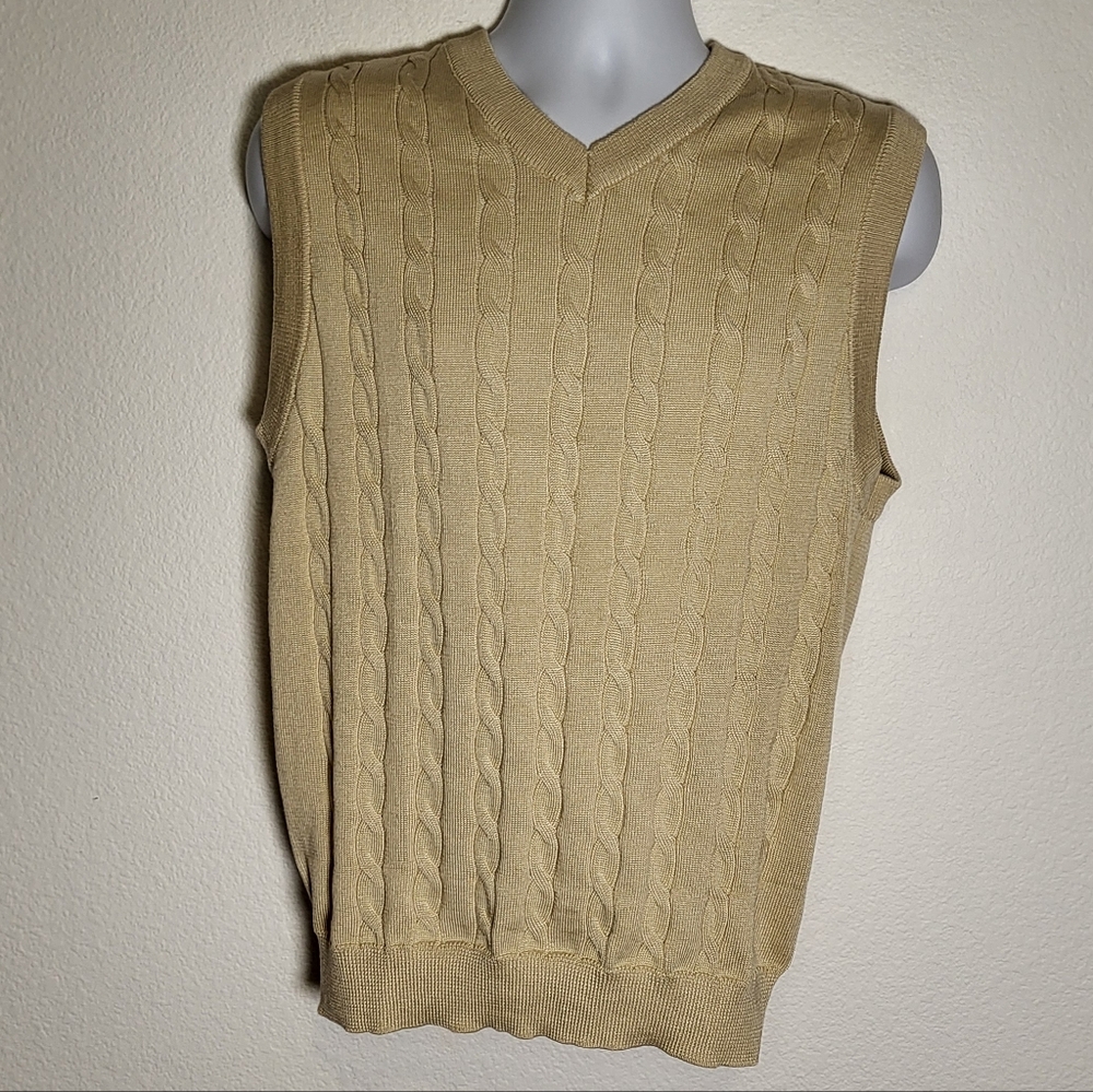Coofandy Classic V-Neck Cable Knit Sweater Vest in Cream size Large